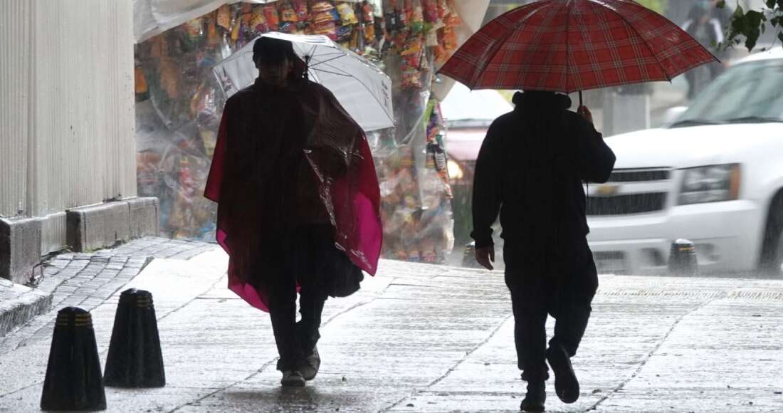 ¡Saca el paraguas! Prevén lluvias intensas y caída de aguanieve; CdMx estará nublado