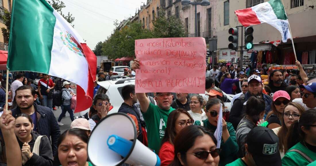 VIDEOS ¬ Trabajadores del PJ protestan afuera de Palacio durante el CEO Dialogue