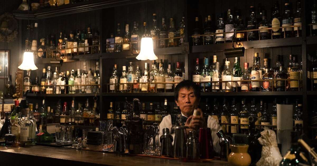 絶滅危惧種「席でタバコが吸える店」を巡る旅【第12回】国立「Bar HEATH」