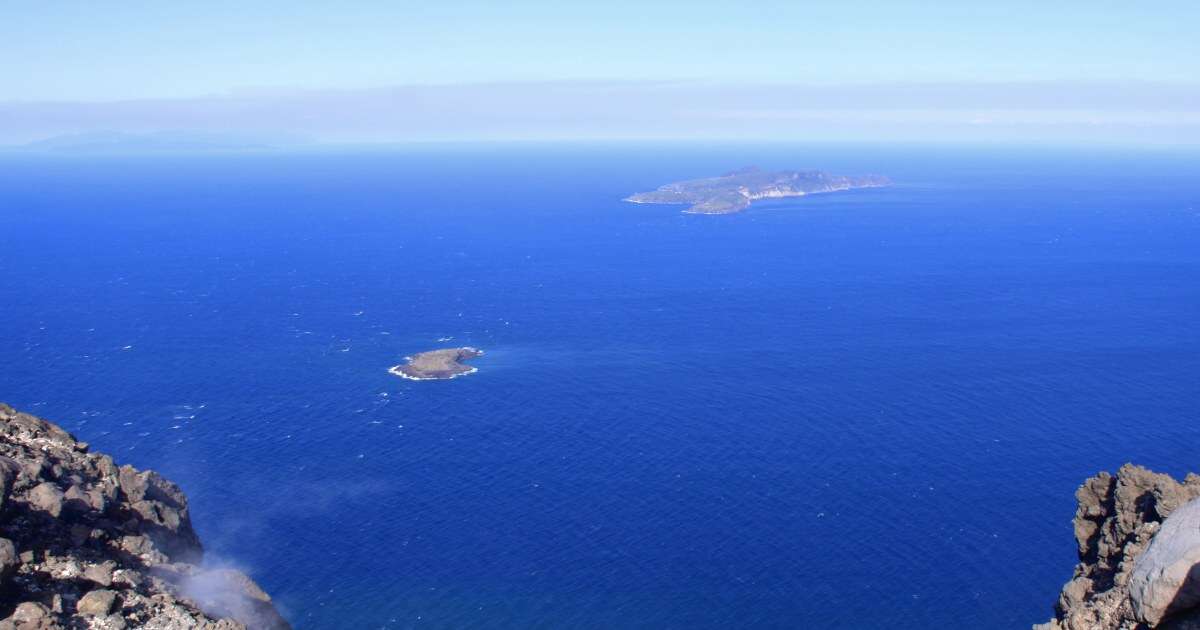 驚愕しかない。噴火したのは、噴煙をあげる山ではなく、海だった…なんと「海から島が湧いた」住民が目にした「衝撃の事実」を検証した