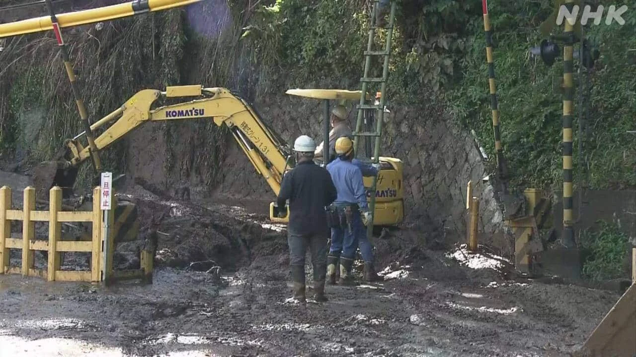 伊豆急行の線路に土砂流れ込む “復旧には時間” 台風6号 静岡