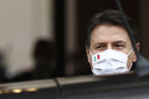 Il M5s non ha più un capo: altra grana per Conte