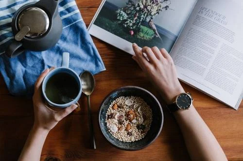 Dimagrire mangiando all'ora giusta? È possibile con la crono-dieta