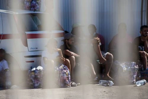 Migranti, scattano le condanne per i furbi dell'accoglienza