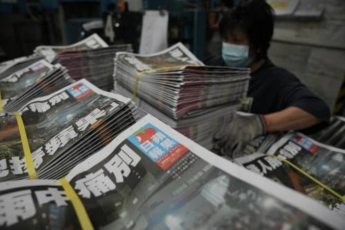 Oggi l'ultima copia dell'Apple Daily. Così Pechino schiaccia l'informazione