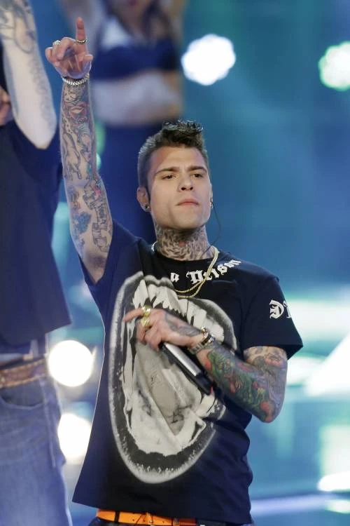 Ddl Zan, Fedez a testa bassa contro il Vaticano