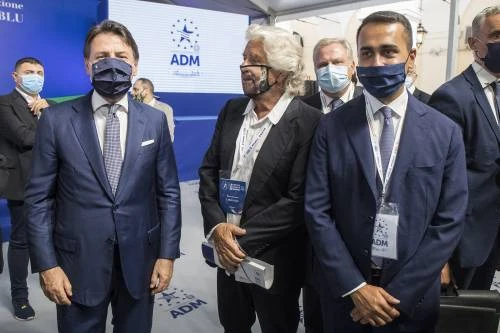 Tra Conte e Grillo finisce male: così salta tutto