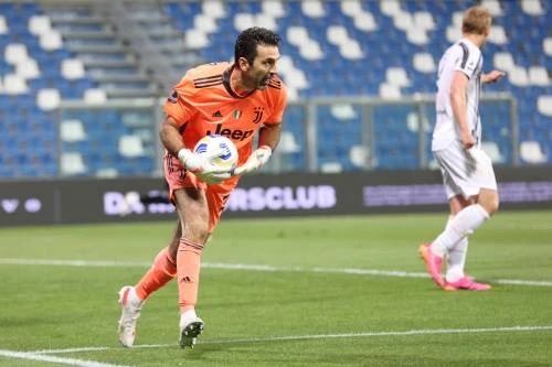 Schiaffo Buffon alla Juve: 