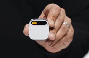 Piccolo e senza display: con Humane AI Pin arriva pure il 