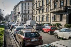 Incentivi del Comune per le auto inquinanti. 