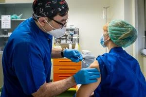 Obbligo del vaccino Covid. In città trecento medici sospesi dalla professione