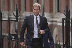 Harry arrivato a Londra da solo: perché non incontrerà Re Carlo III