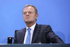 Tusk, rieducazione polacca: via Grass e Wojtyla da scuola