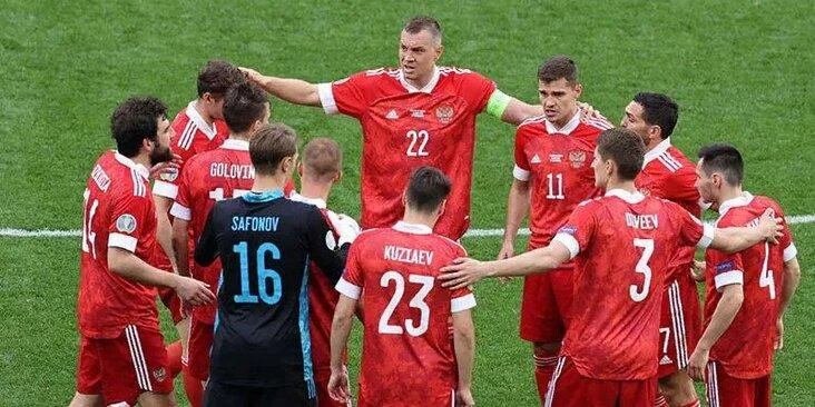 Сборная России по футболу с разгромным счетом проиграла на Евро-2020