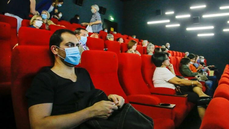 Стало известно, в каких городах Казахстана самые дорогие билеты в кино