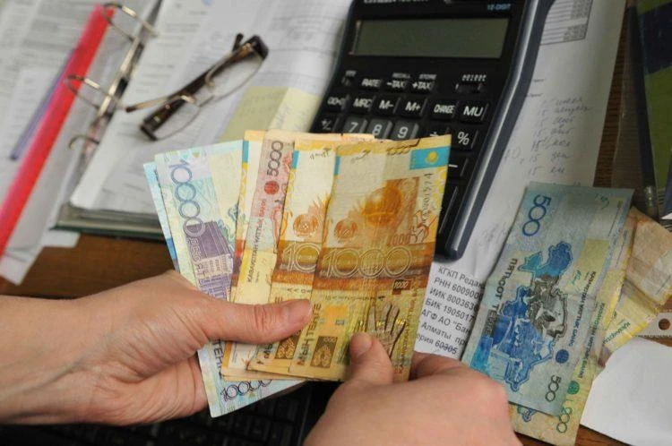 Казахстанцы продолжают не платить за коммунальные услуги