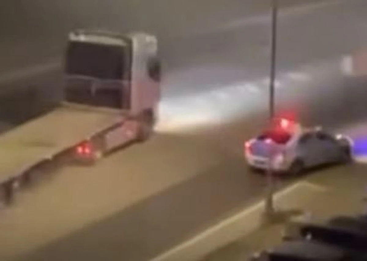 Водитель фуры пытался сбежать от полицейских в Мангистау (ВИДЕО)