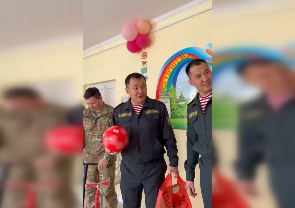 Гвардейцы подарили праздник детям в Караганде