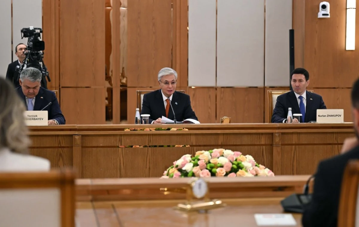 Токаев и Милатович провели переговоры в расширенном составе