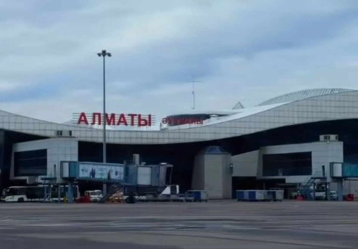 Аэропорт Алматы частично перекрыт: как теперь добраться