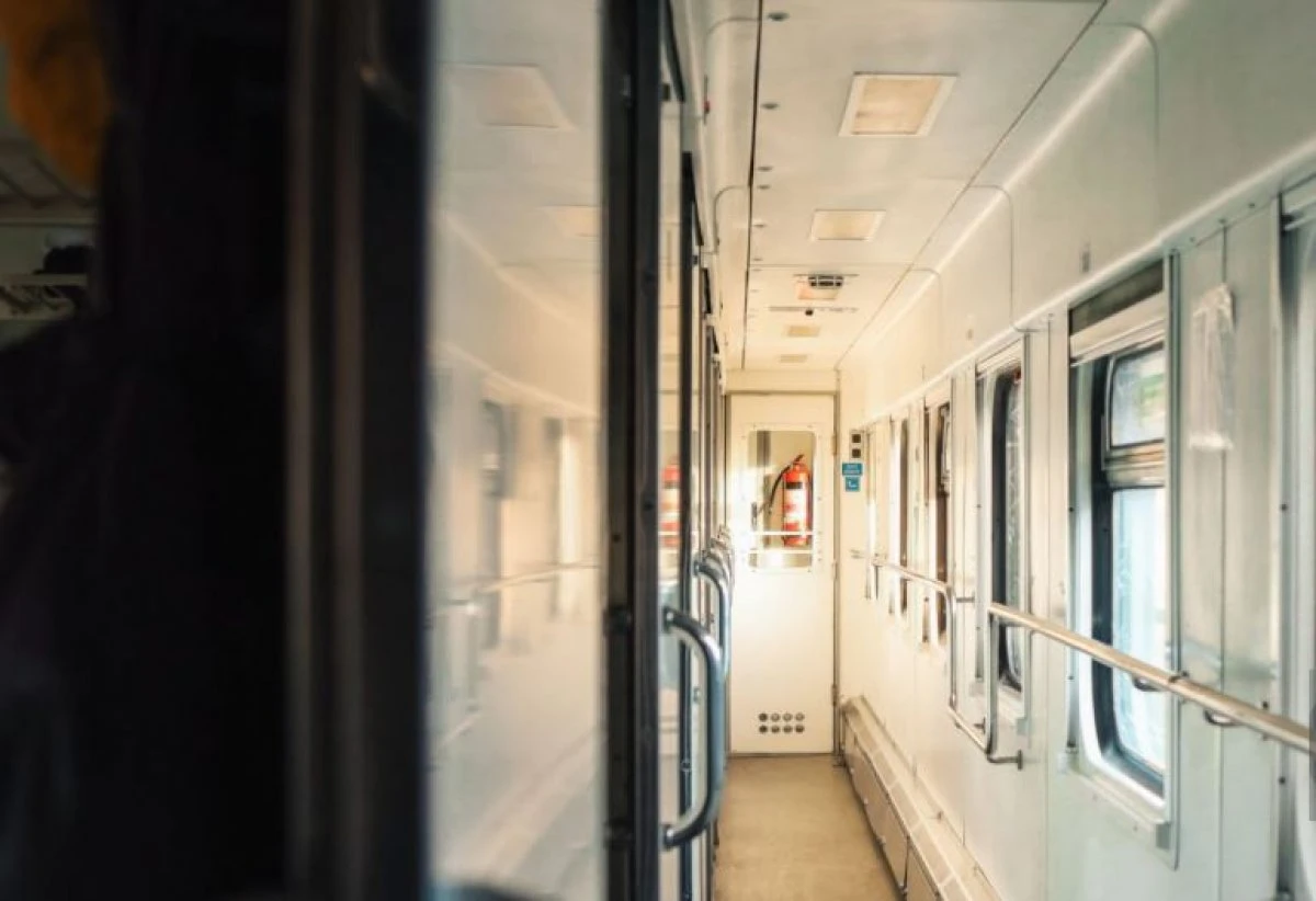 Интимные услуги в поезде организовал проводник