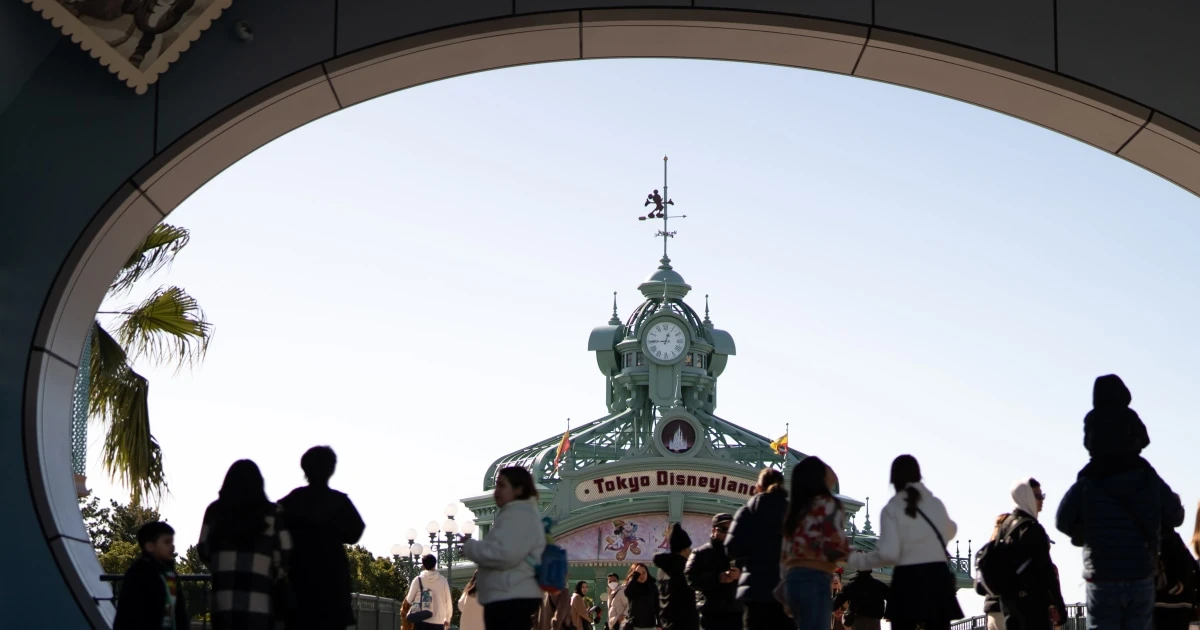 自民党議員、裏金を「ディズニーランド」で使っていた…さらにブランド品・190万の高額医療費まで、やりたい放題の「カード明細書」を公開する