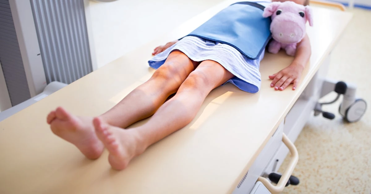 「ベッドで跳ね回る少女」映像の衝撃…HPVワクチンは「薬害ではない」と認定された後も親が子どもへの接種をためらう現実