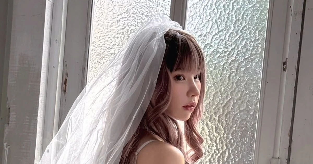 えなこが魅せた破壊力バツグンの《花嫁×ランジェリー》に「このチラ見せはあざとすぎる…！」とファン大歓喜