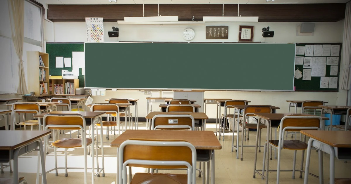 「子どもを学校に行かせるのは”バカ親”だ！」堀江貴文が警告「日本の学校は《情弱量産装置》になっている」