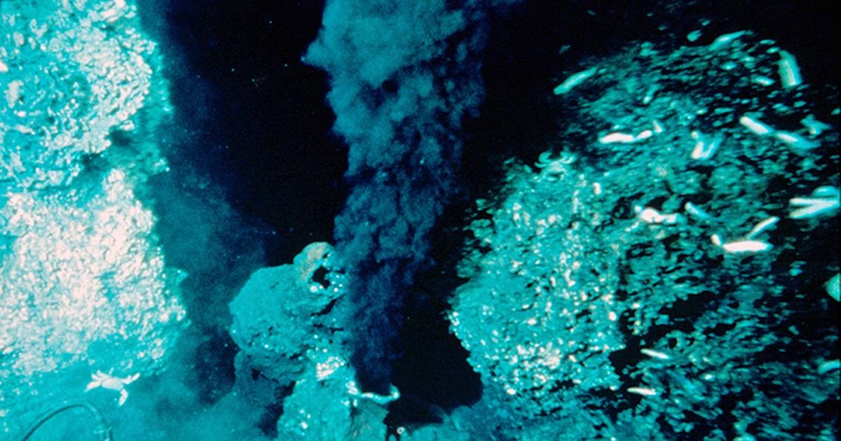 最初の生命はどこで生まれたのか？「海底熱水説」唯一最大の弱点「ウォーター・パラドックス」を解決する新説とは
