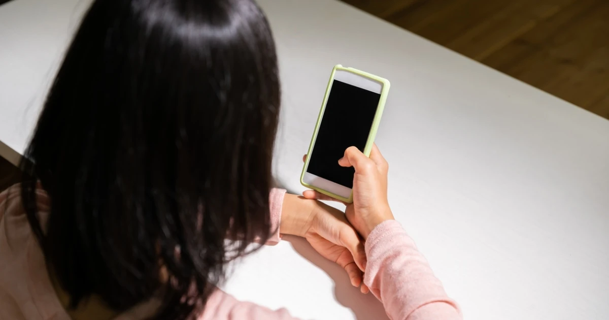 「愛してる」のTikTok投稿に映ったのは…父親がゾッとした小5娘、友人の「アバター彼氏」の正体