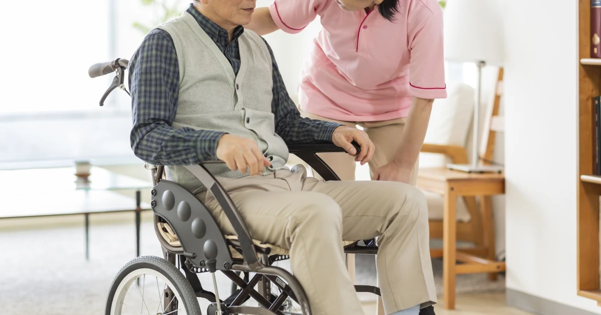 「転倒が心配だから寝かせきりに」「一日何回も痰の吸引」…「不必要な高齢者医療」が横行している日本の現状