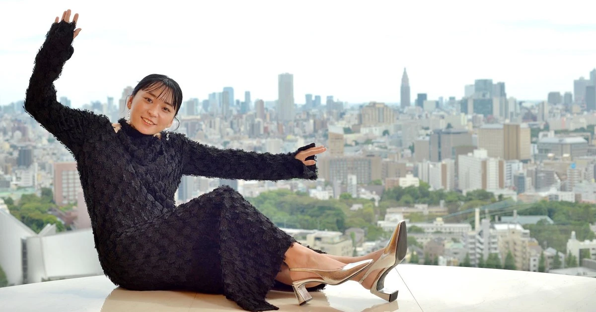 アンゴラ村長が31歳で「紙のグラビア写真集」に挑戦…お酒を10杯飲みながら撮影に挑むトンデモ状況