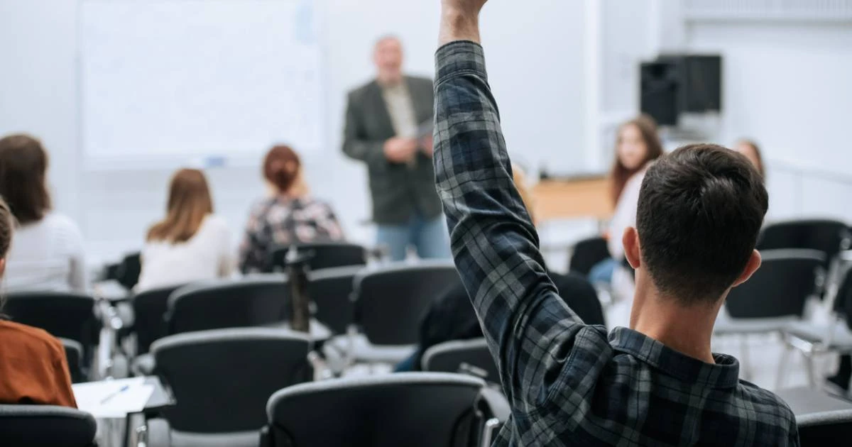 いまや「ChatGPTを内緒で使う」のは学生ではなく教師…！米国の大学教授が生成AIでつくった「手抜き」講義資料に、学生が激怒するワケ