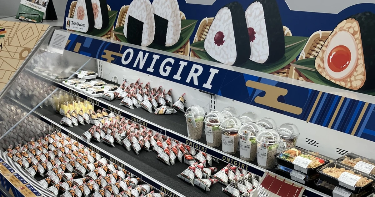 「コンビニおにぎり」米不足でもインバウンド人気止まらず…「300円越え」も当たり前となったワケ