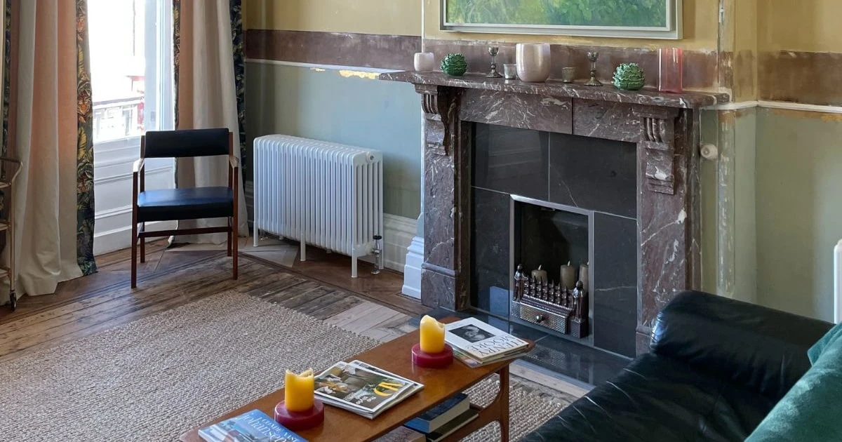 家具のテイストはバラバラがいい。イギリス人の部屋はなぜモノが多くても素敵なのか
