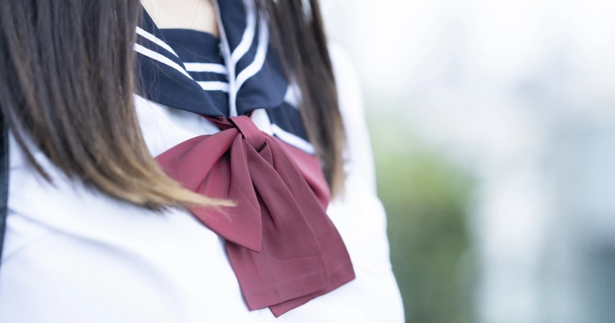 「お願いだから、もうやめて…」震える女子高生を痴漢が執拗に…現役鉄道マンも血の気が引いた、40代男の「不気味な笑み」