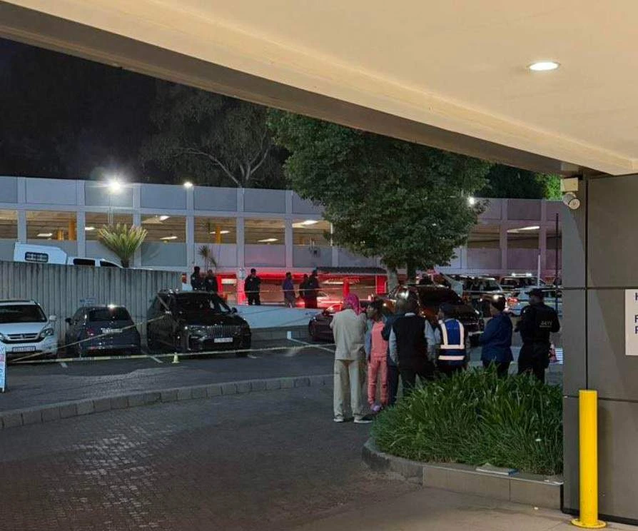 Koeëlreën by Milpark-hospitaal: Slagoffer besoek glo ‘vennoot’, word ingewag