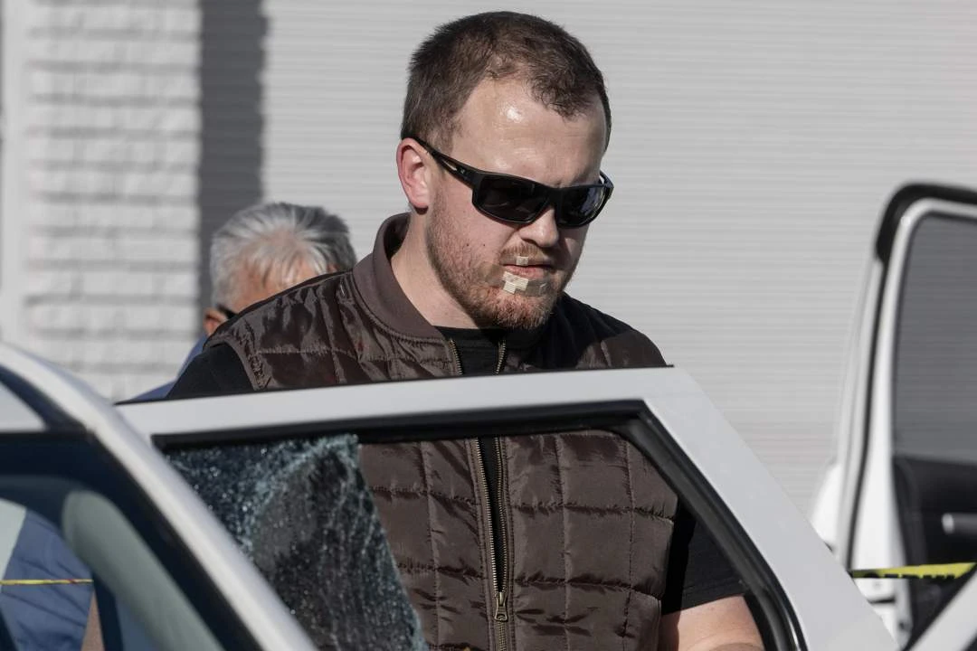 DA-LP’s oorleef kapingspoging: Cameron veg hand en tand terug