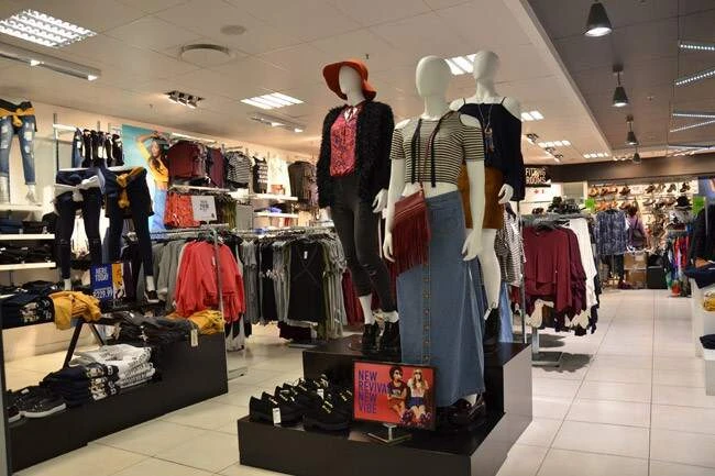Truworths se stryd: Minder afslag in ’n mark vol promosies