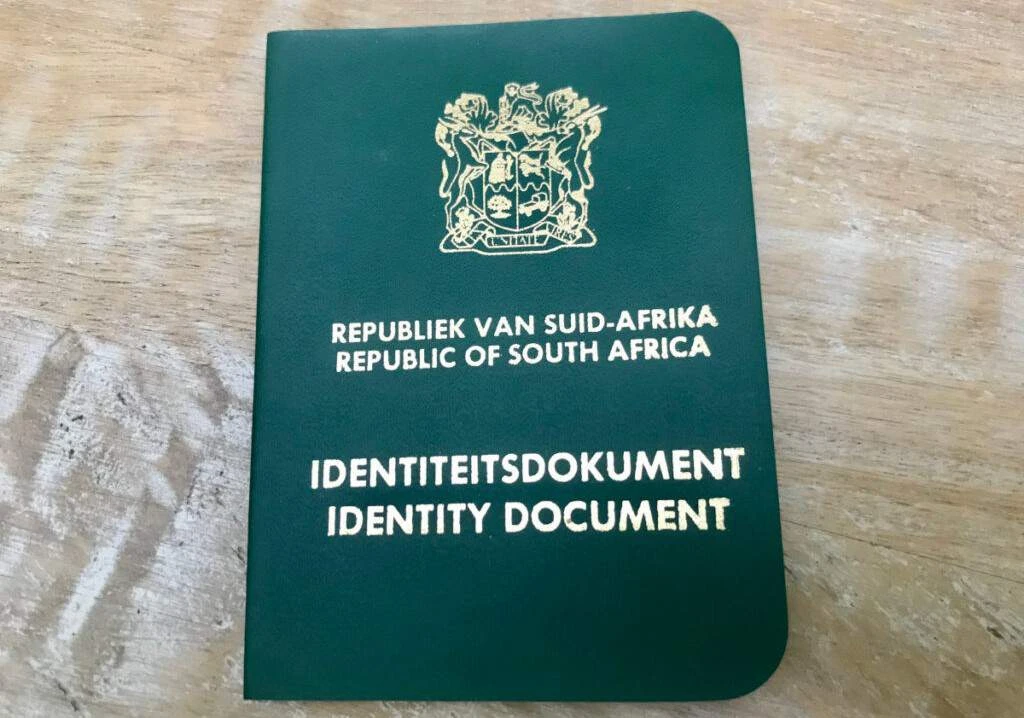 Roei die groen ID-boekie uit, vra Schreiber