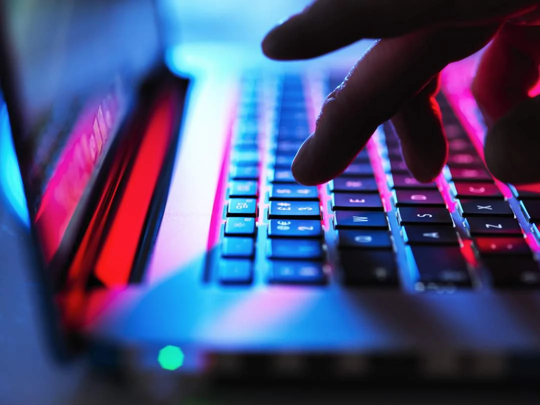 Staatskaping-webwerf tydelik self ‘gekaap’