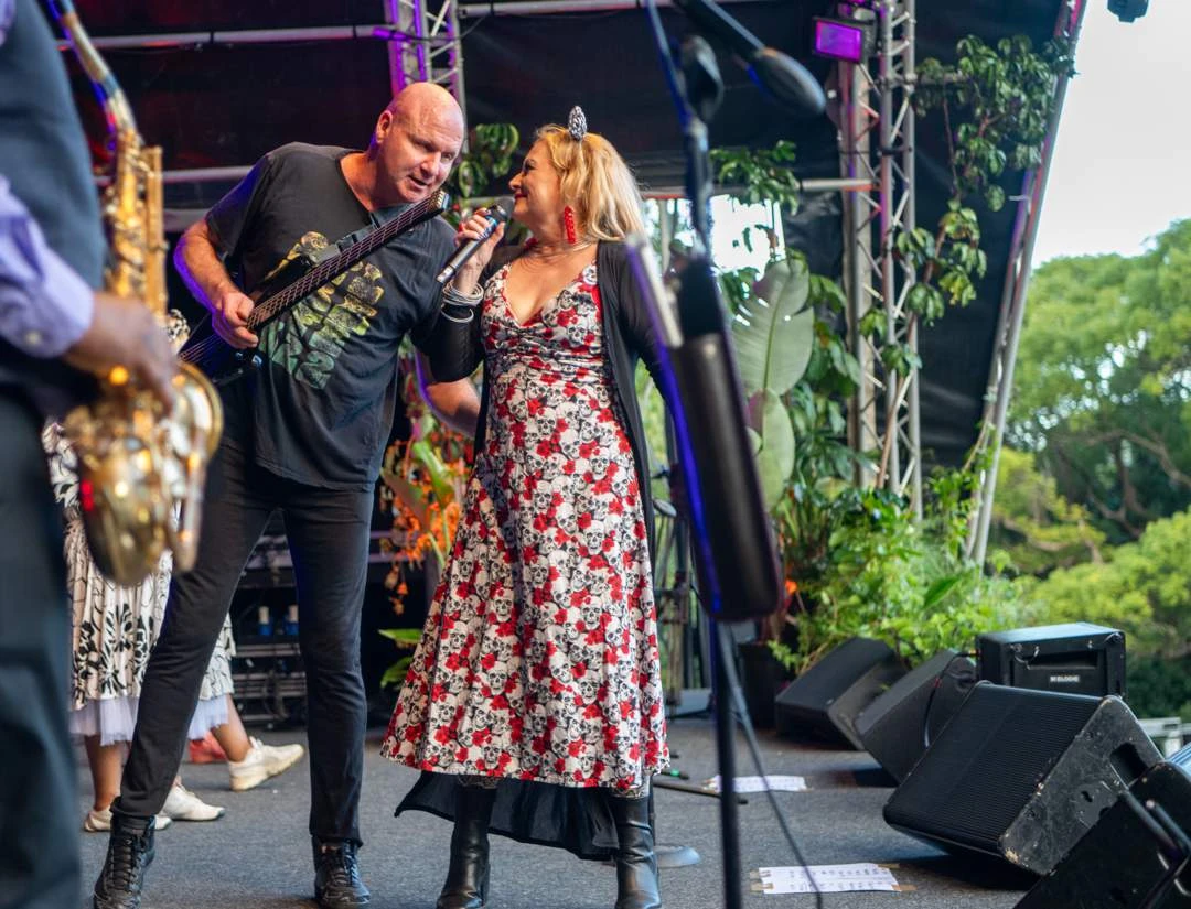 ‘Jy sal baie Suid-Afrikaans voel’: Mango Groove vier 40 j. met konsert