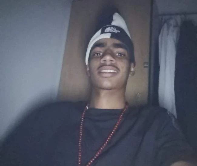 Ure ná sy tannie begrawe, hoor vrou haar seun (18) word in see vermis