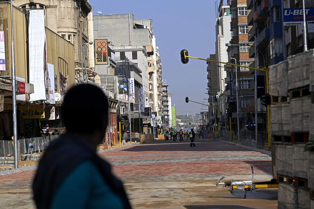 Morero knip lint vir ‘halfgebakte herstelwerk’ aan Lilian Ngoyi-straat