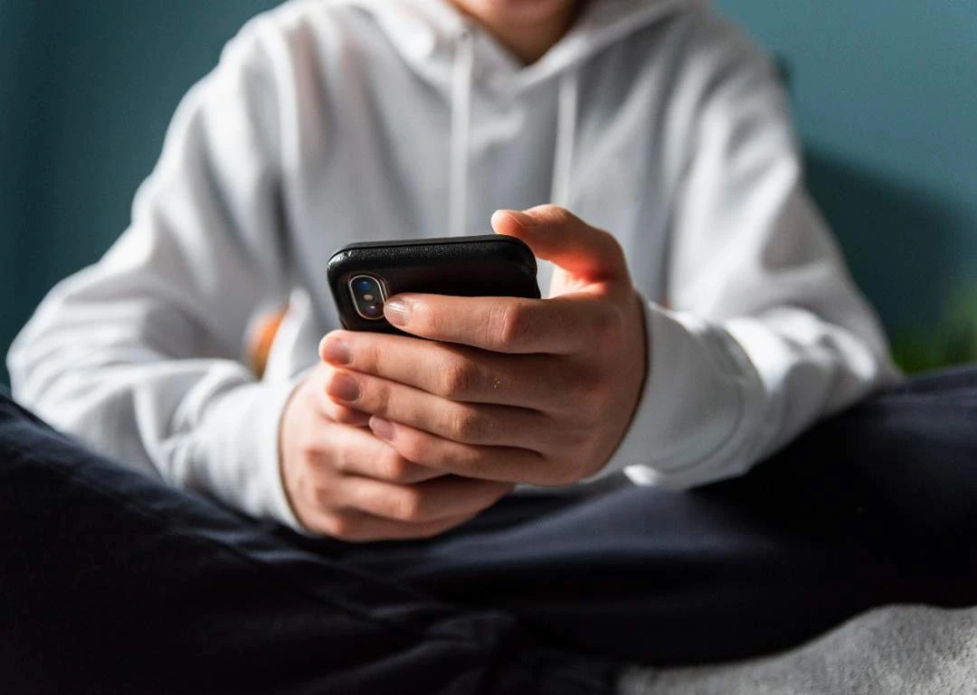 Druk op skool om seuns oor ‘KI-kaalfoto’s’ te skors