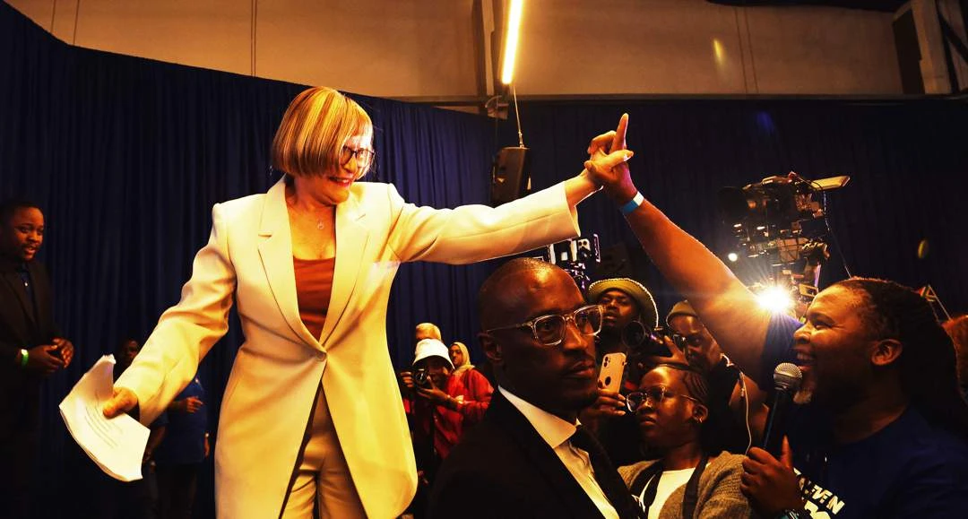 Zille: ‘Haat my gerus, maar ek gaan water in jul krane sit’