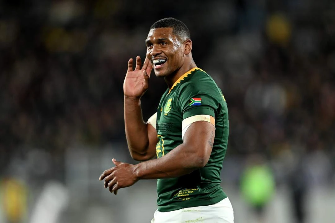 Rassie krap nou kop oor agterlyn