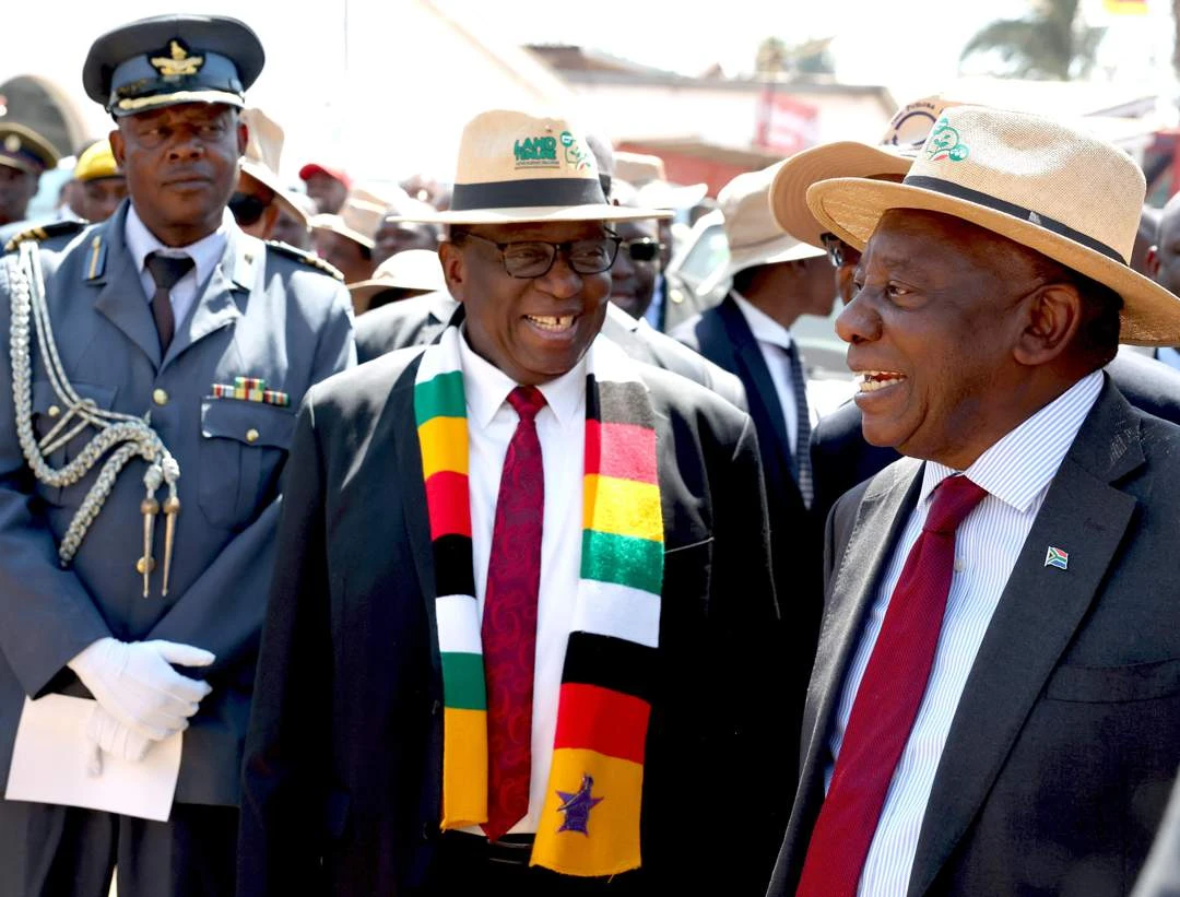 ‘Swak staatmanskap van Cyril om grondgrype in Zimbabwe goed te praat’
