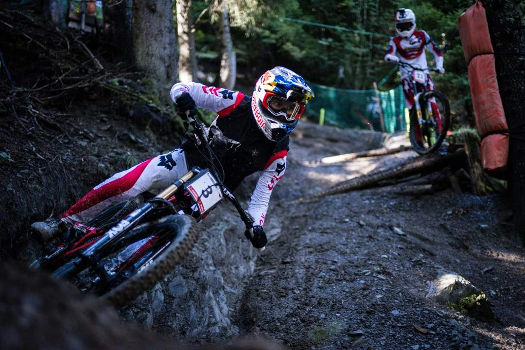 Blitsige Goldstone wen goud op bergfiets